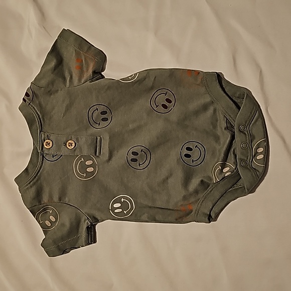 NWOT 2 Garanimals Short Sleeve Onesies for Baby Boys 0-3 Months - Picture 2 of 9